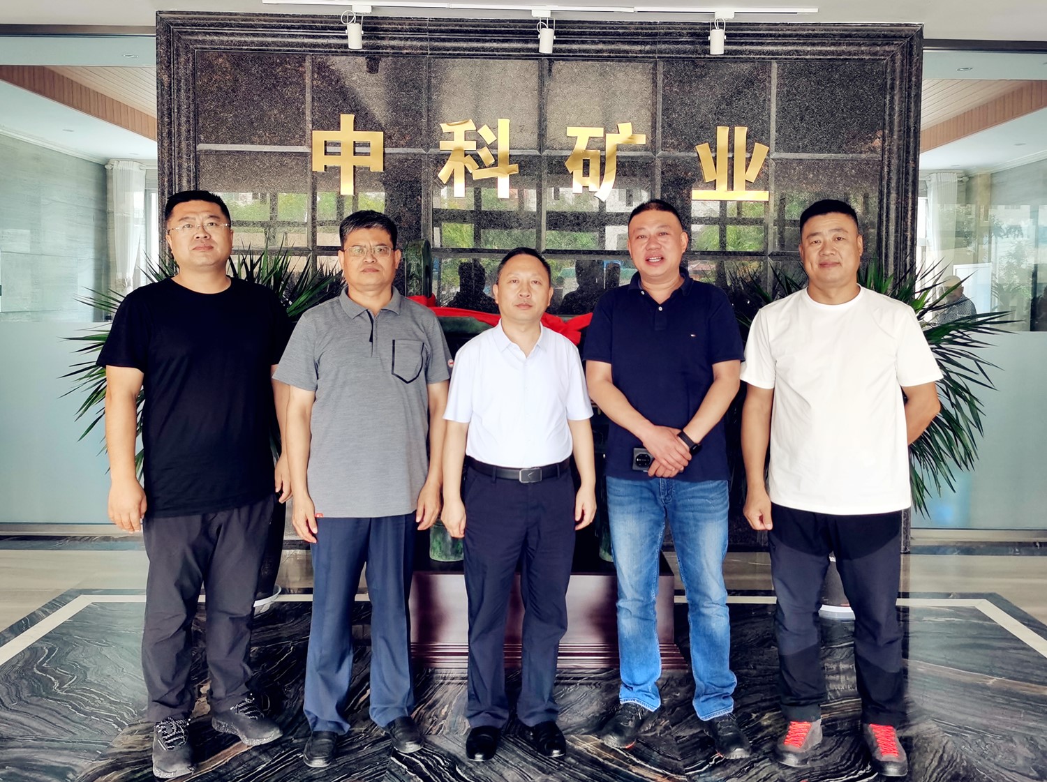 盧氏縣領(lǐng)導席偉林深入盧氏中科走訪(fǎng)調研